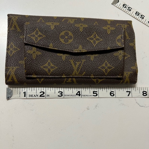 LOUIS VUITTON LV Wallet - Picture 12 of 12